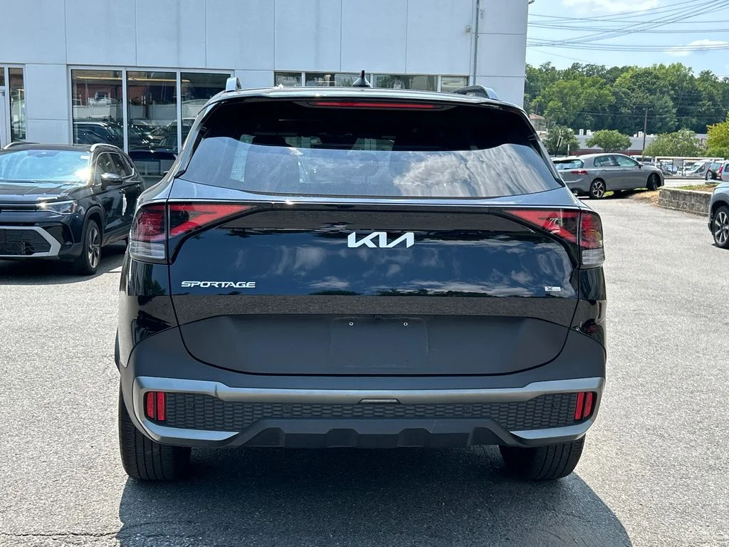 Used 2024 Black Kia X-Line image 3