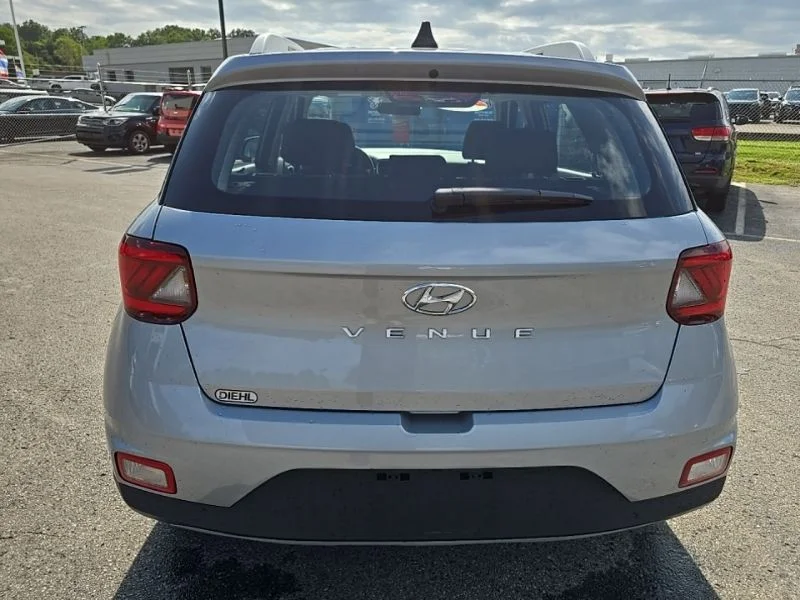 Used 2022 Silver Hyundai SEL image 6