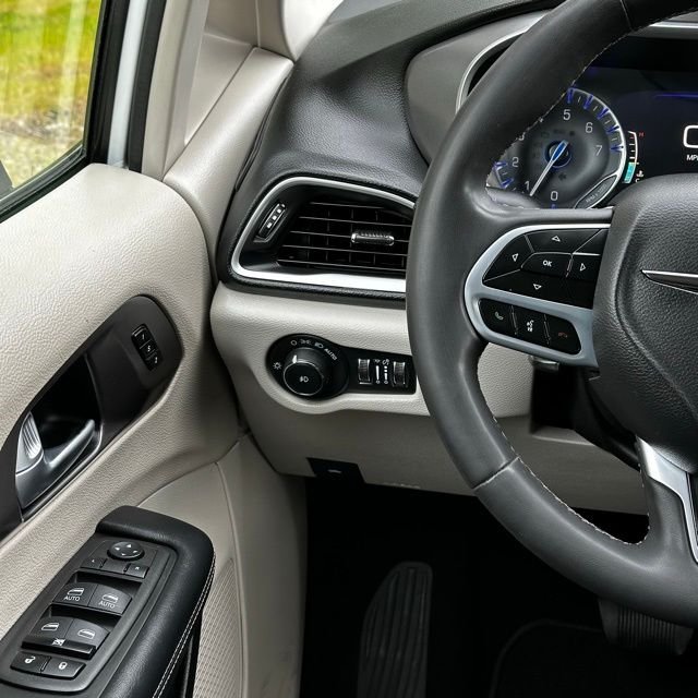 Used 2023 Bright White Clearcoat Chrysler Touring L image 26