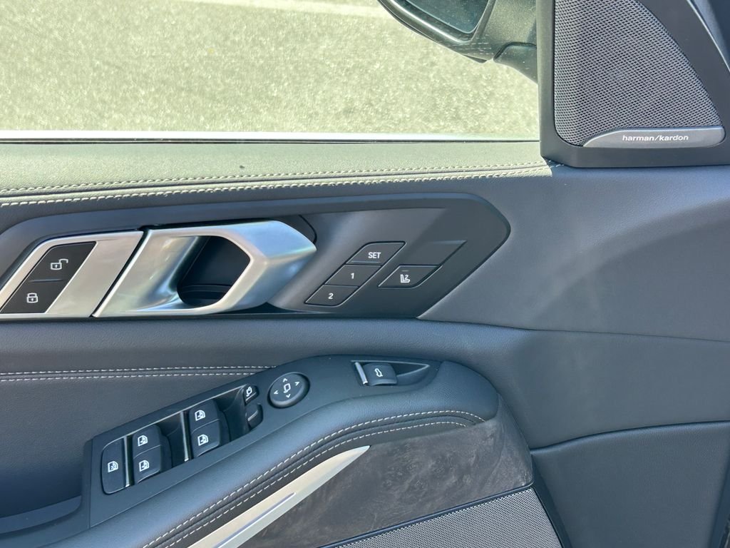 New 2026 Dravit Grey Metallic BMW xDrive50e image 12