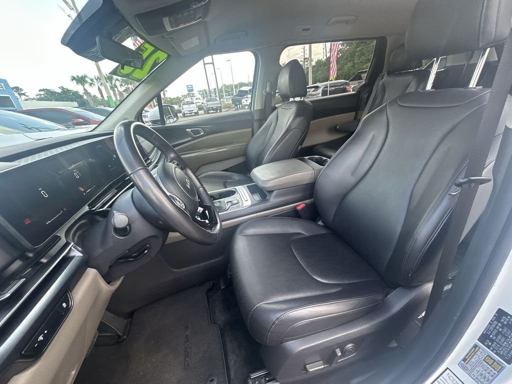 Used 2025 White Kia LXS image 19