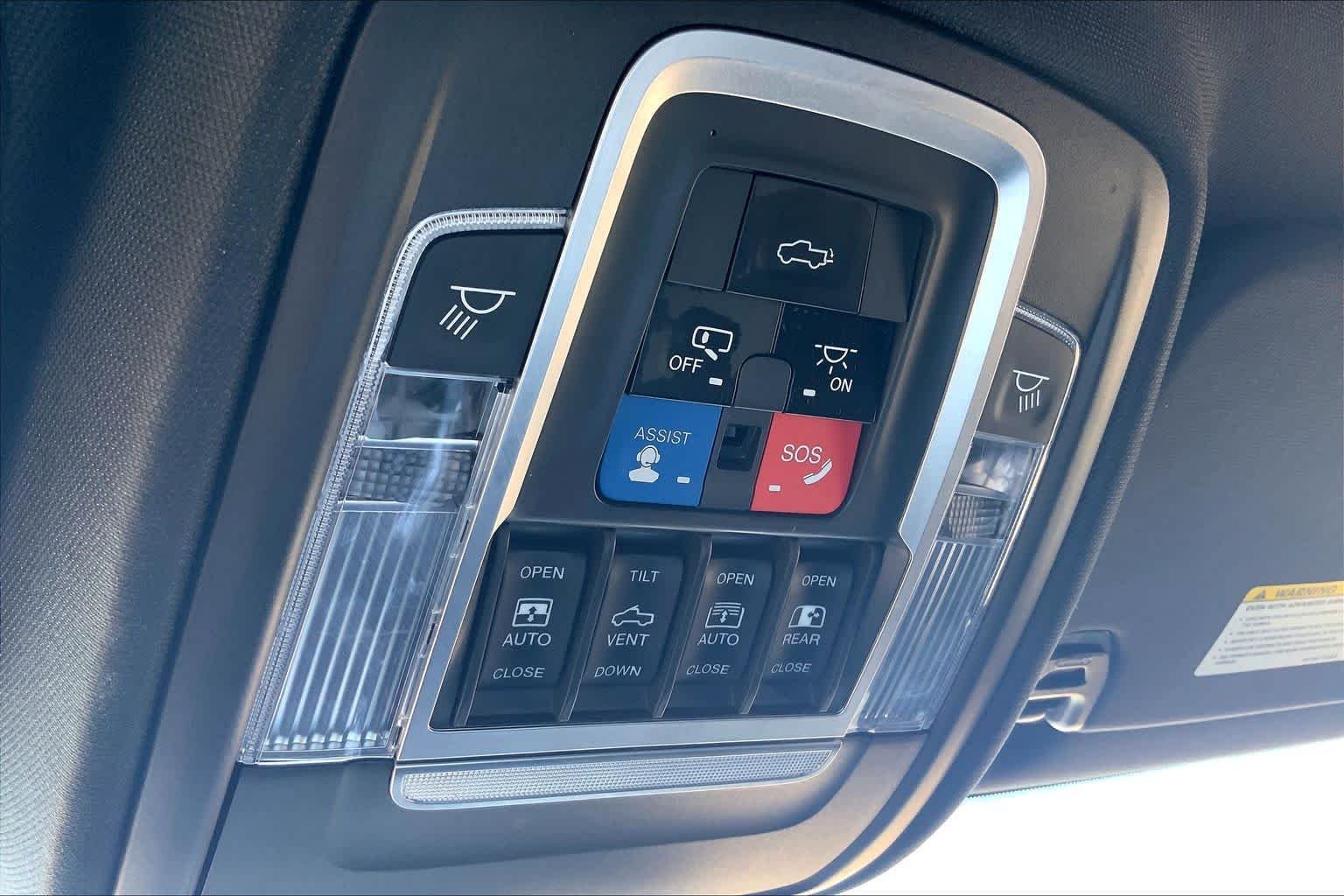 Used 2019 Diamond Black Crystal Pearlcoat Ram Laramie image 30