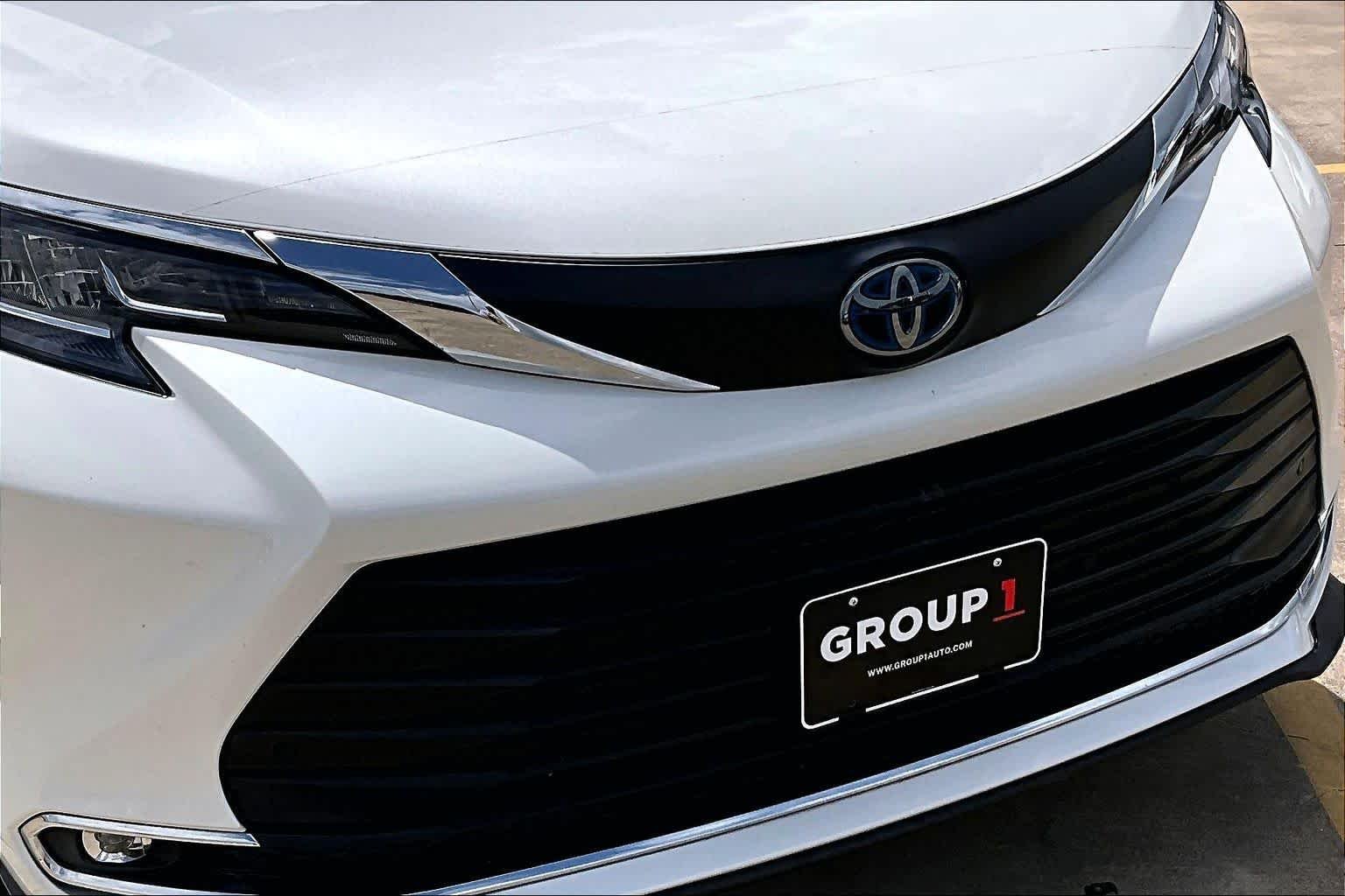 Used 2021 Blizzard Pearl Toyota XLE image 30