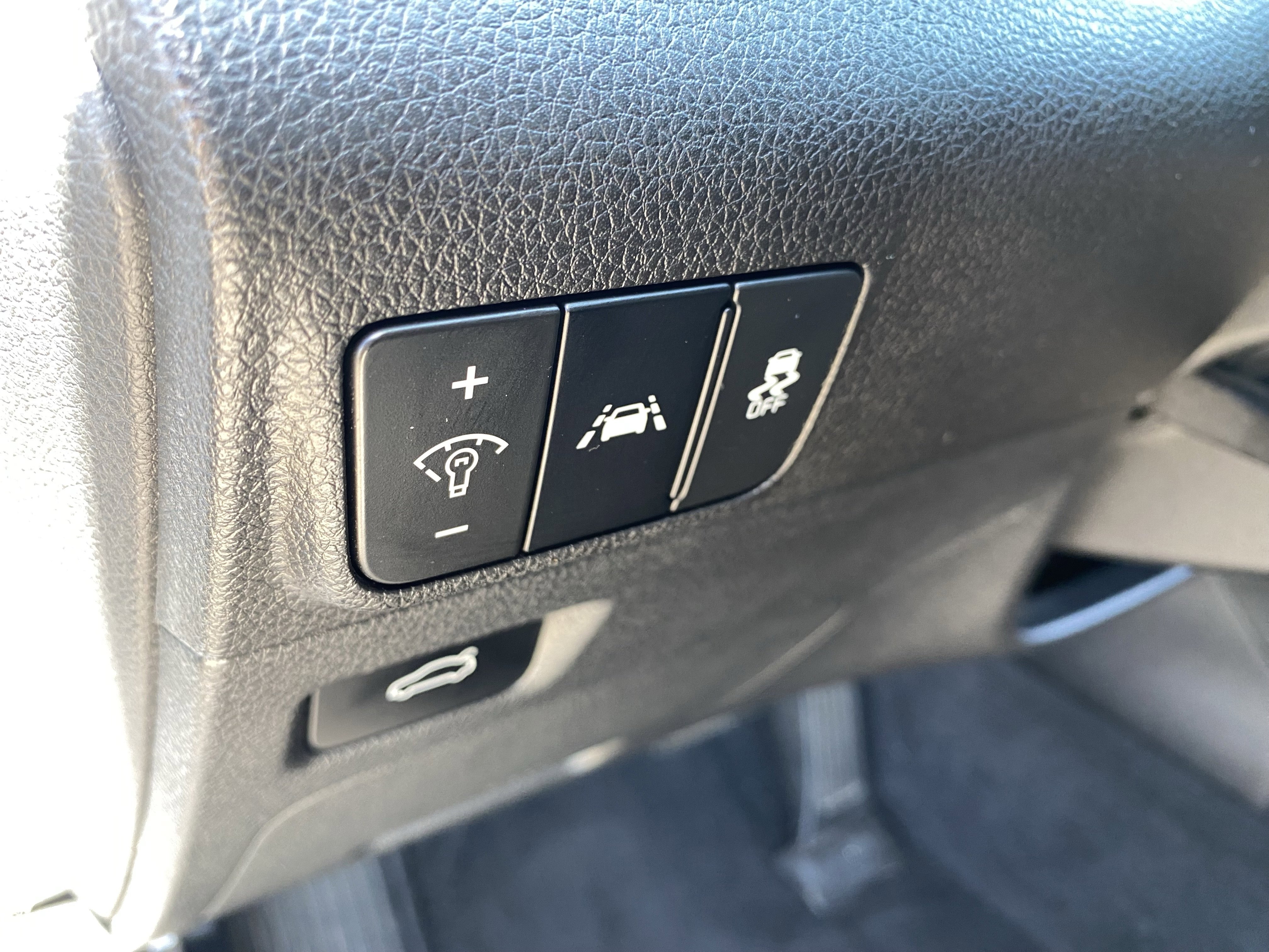 Used 2023 Everlasting Silver Kia LXS image 19