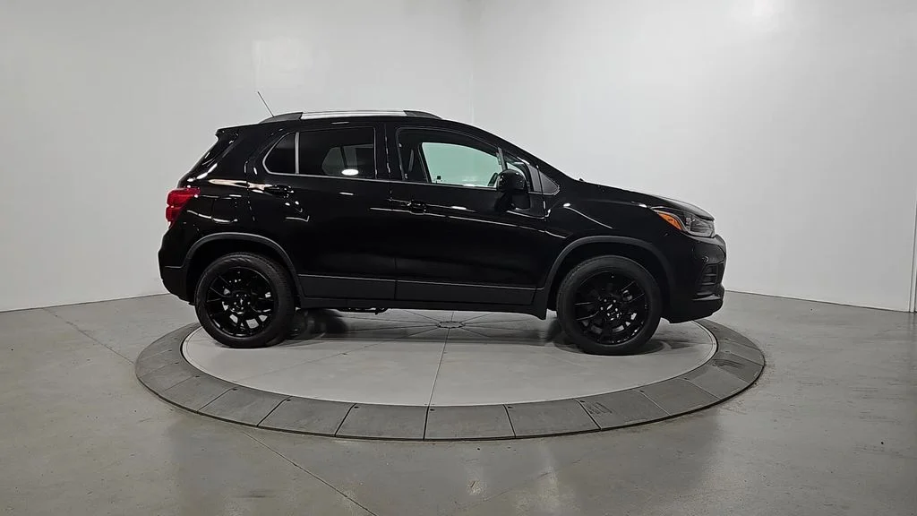 Used 2022 Black Chevrolet LT image 7