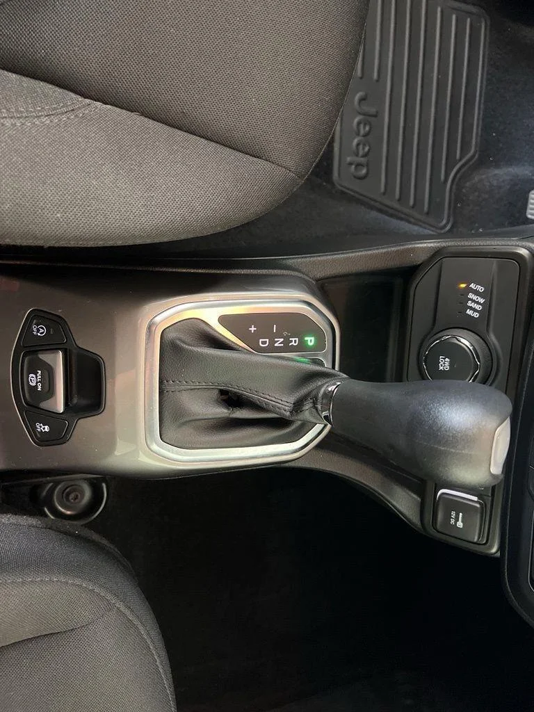 Used 2022 Graphite Gray Jeep Latitude image 25