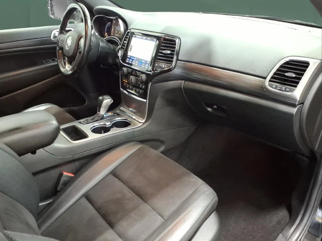 Certified Used 2021 Diamond Black Jeep Laredo X image 14