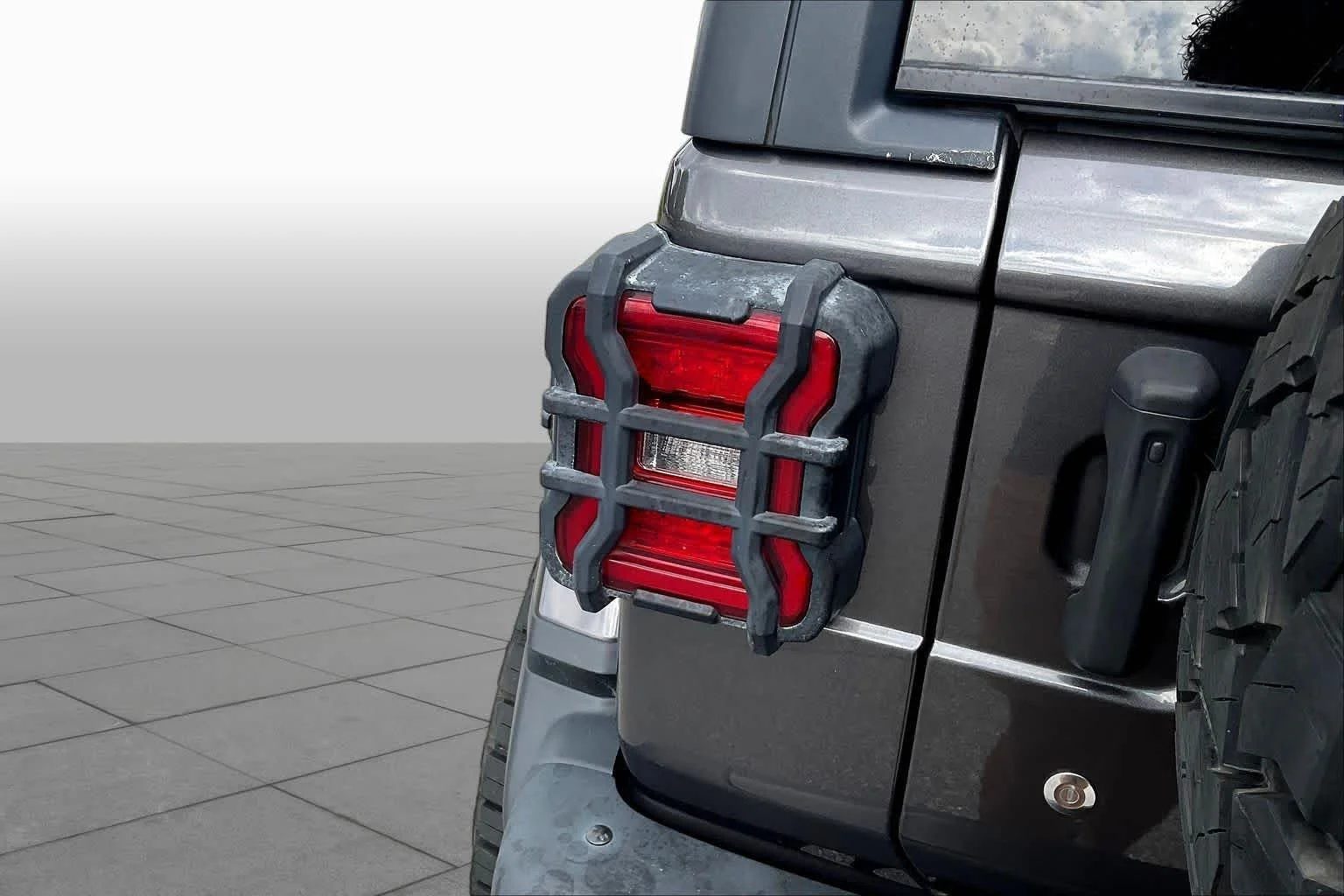 Used 2020 Granite Crystal Metallic Clearcoat Jeep Rubicon image 29