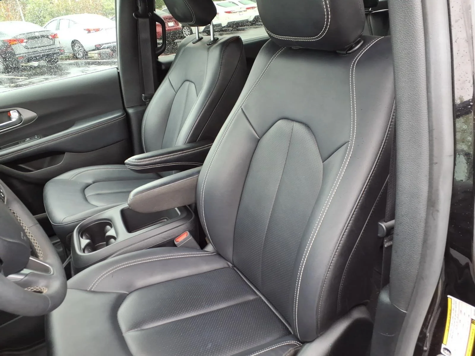 Used 2025 Diamond Black Crystal Pearlcoat Chrysler Select image 19