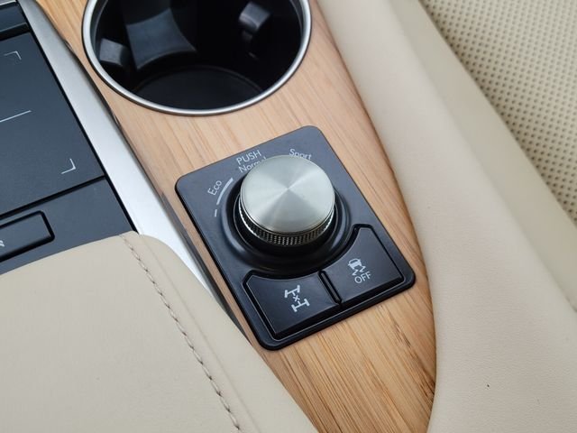 Used 2020 White Lexus 350L image 29