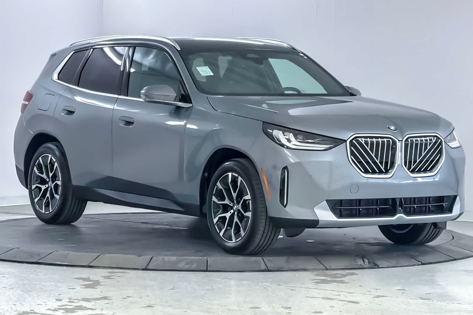 New 2026 Skyscraper Grey Metallic BMW 30 xDrive image 9