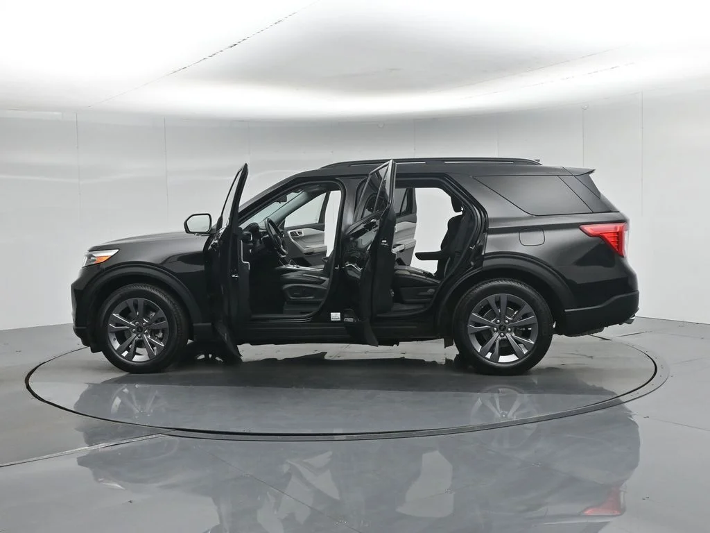 Certified Used 2022 Black Ford XLT image 38