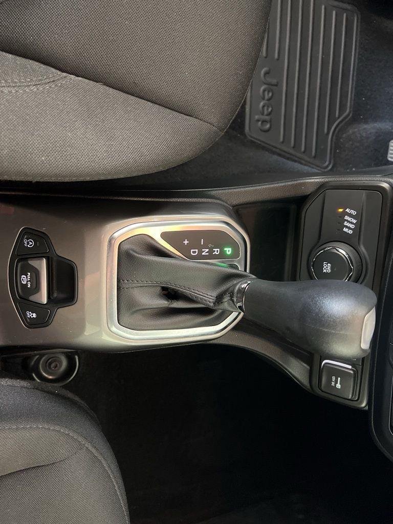 Used 2022 Graphite Gray Jeep Latitude image 25
