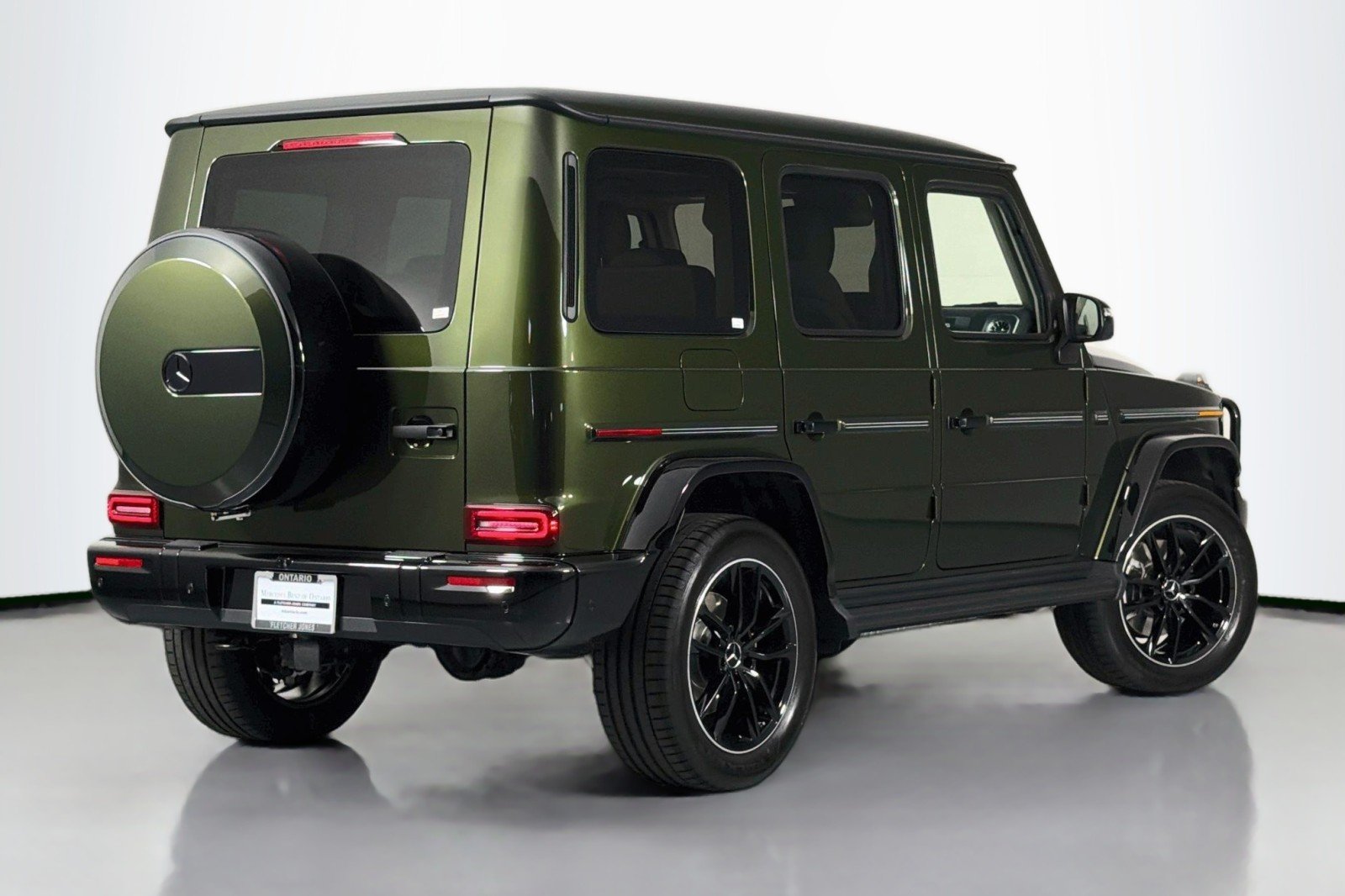 Certified Used 2025 MANUFAKTUR Olive Metallic Mercedes-Benz G 550 image 13