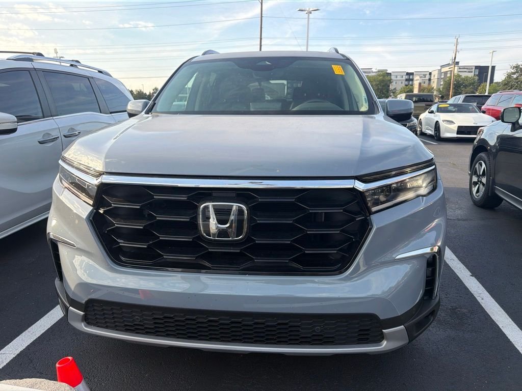 Certified Used 2025 Sonic Gray Pearl Honda Touring image 5