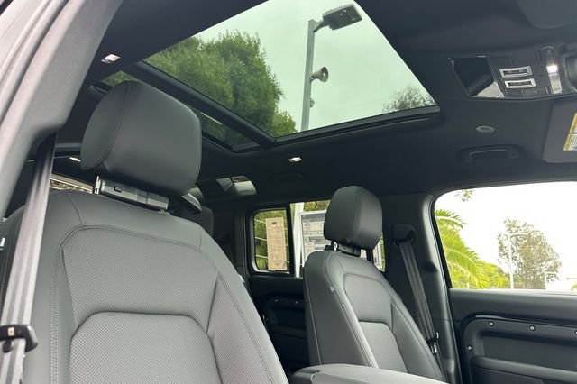 New 2026 Santorini Black Land Rover S image 15