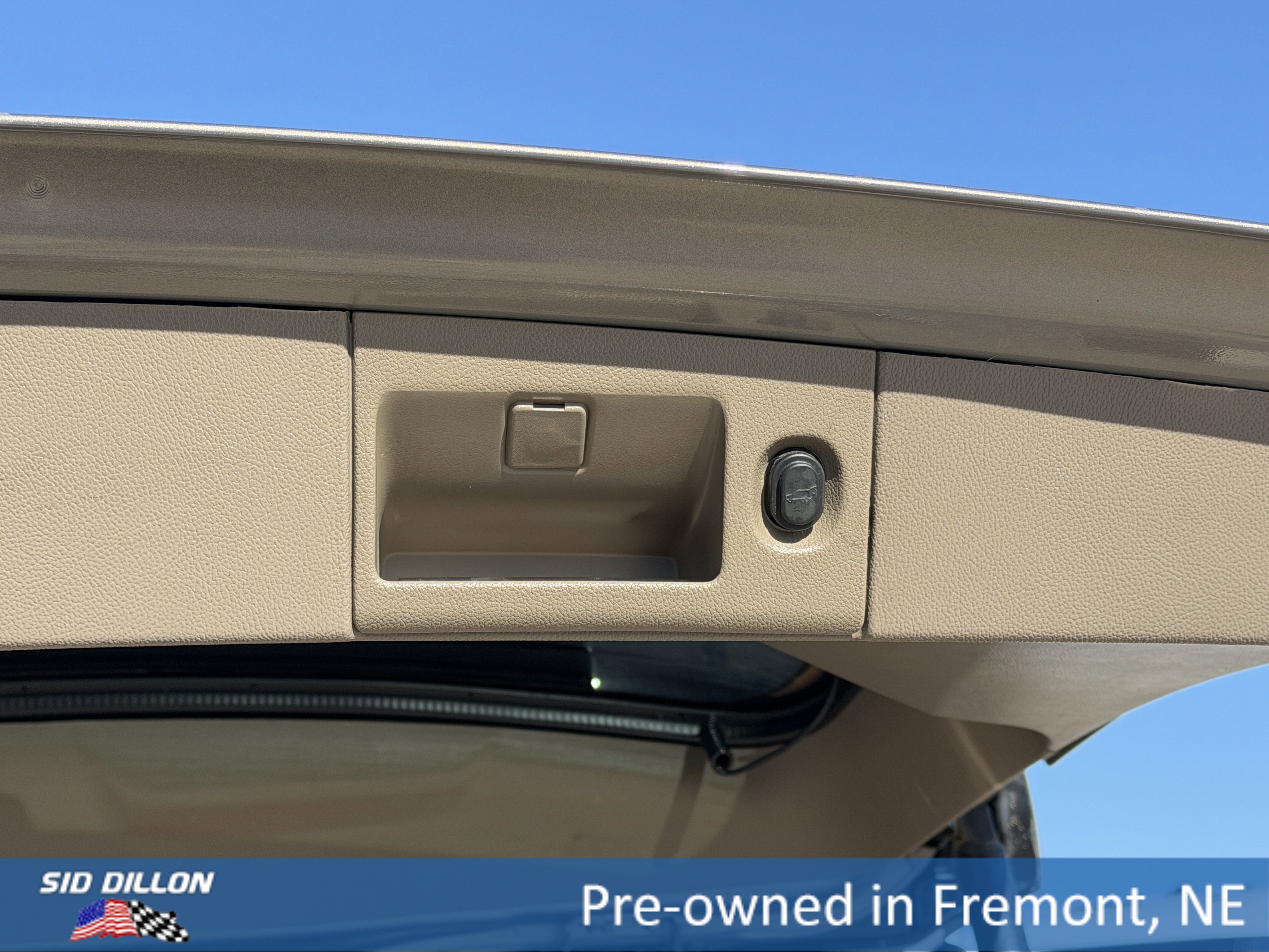 Used 2019 Pepperdust Metallic Chevrolet Premier image 7