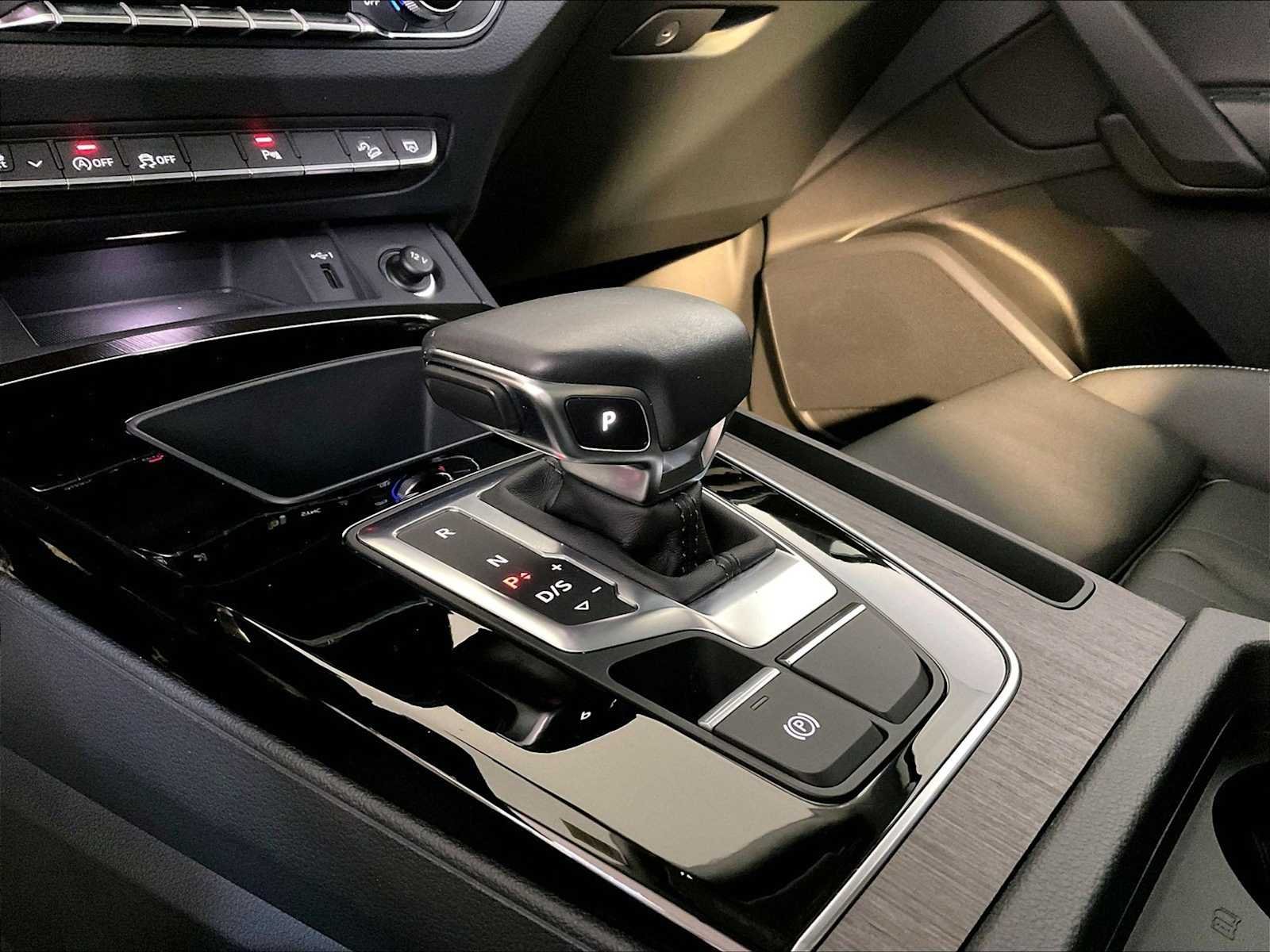 Used 2024 Mythos Black Metallic Audi S line Premium image 17
