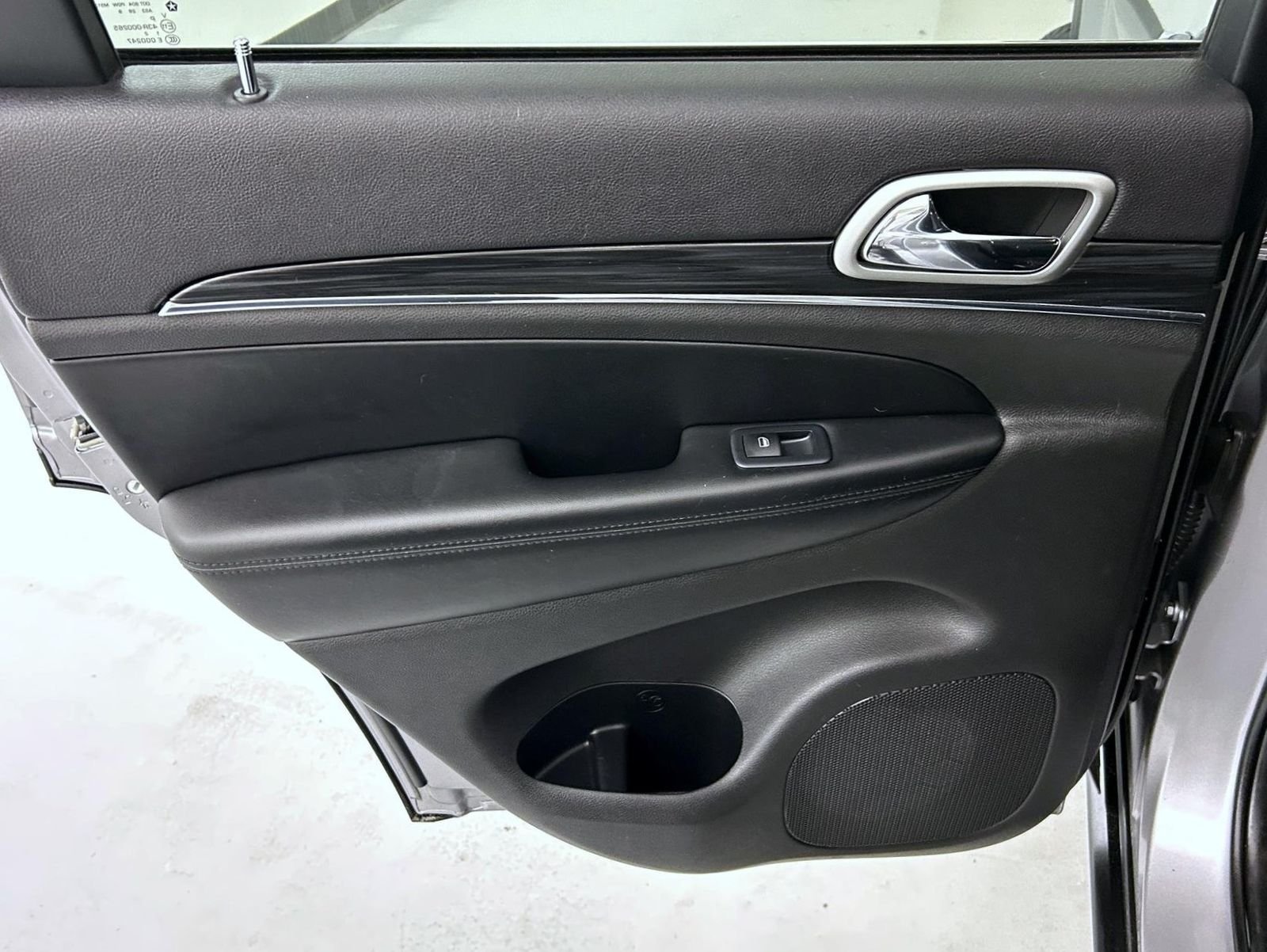 Used 2019 Silver Jeep Limited image 20