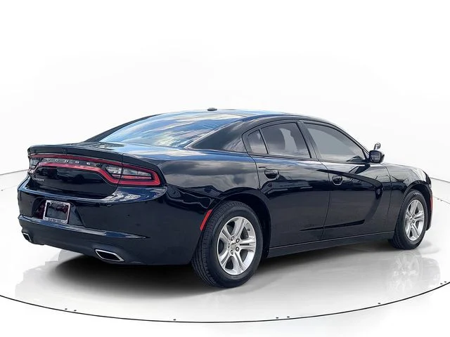 Used 2022 Black Dodge SXT image 5