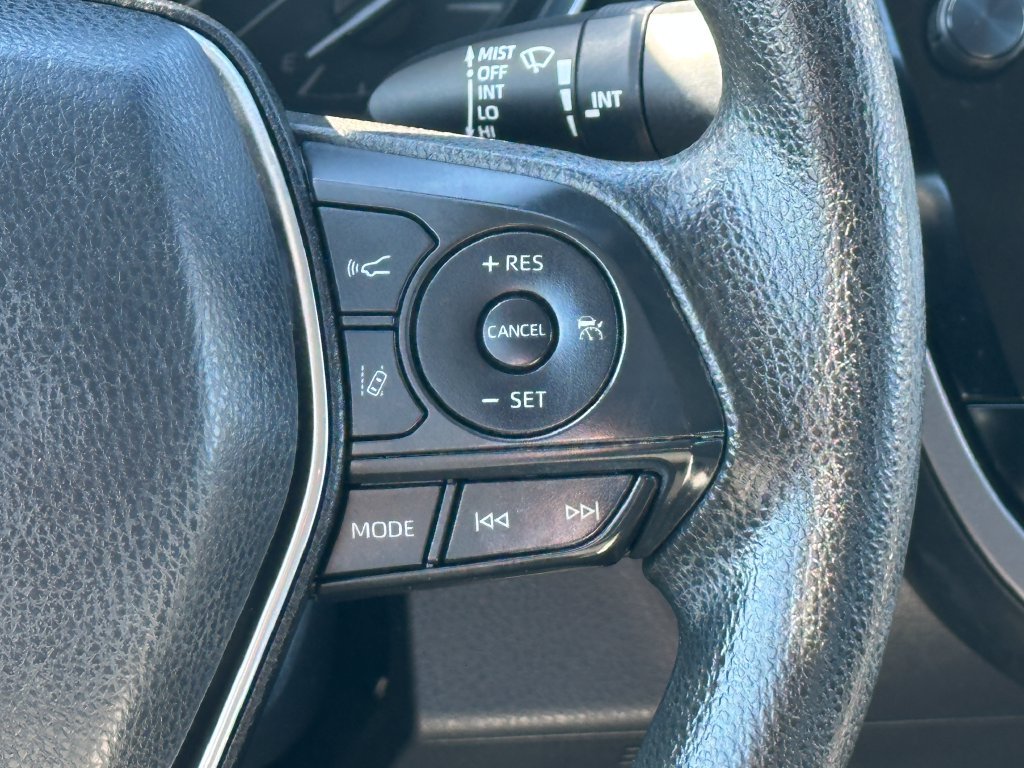 Used 2019 White Toyota LE image 21