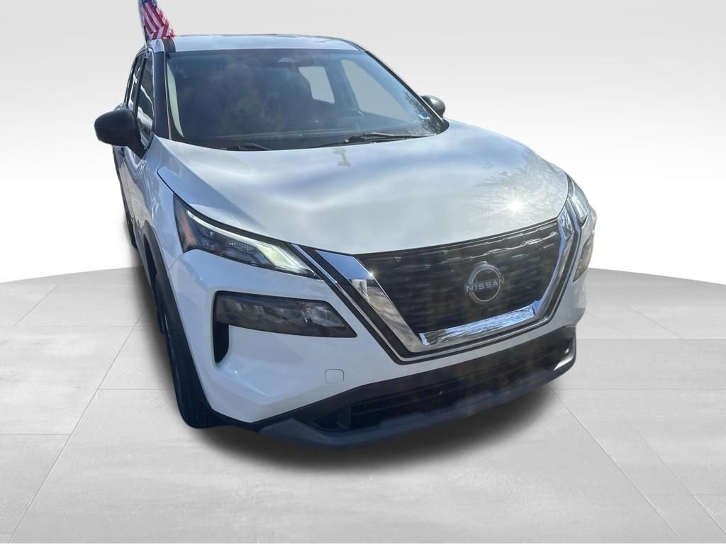 Used 2023 White Nissan S image 31