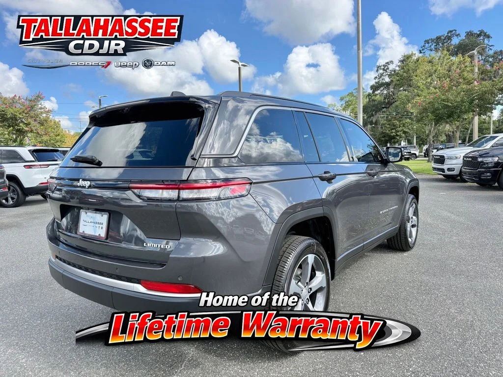 New 2026 Baltic Gray Metallic Clear-Coat Exterior Paint Jeep Limited image 3