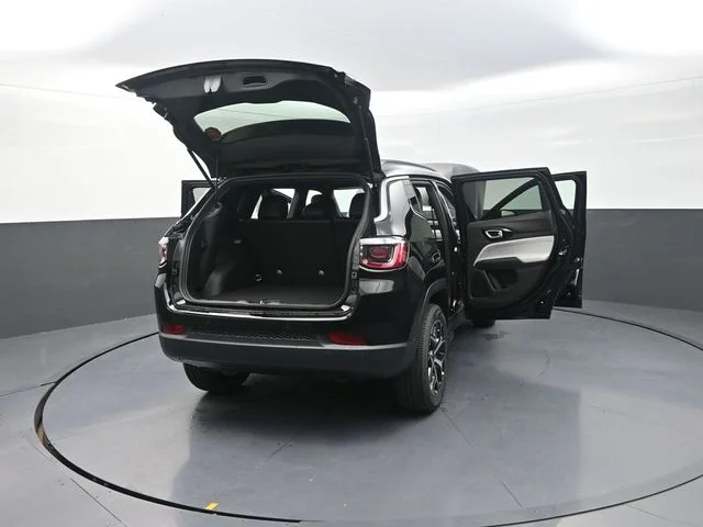New 2026 Diamond Black Crystal Pearl-Coat Exterior Paint Jeep Limited image 34