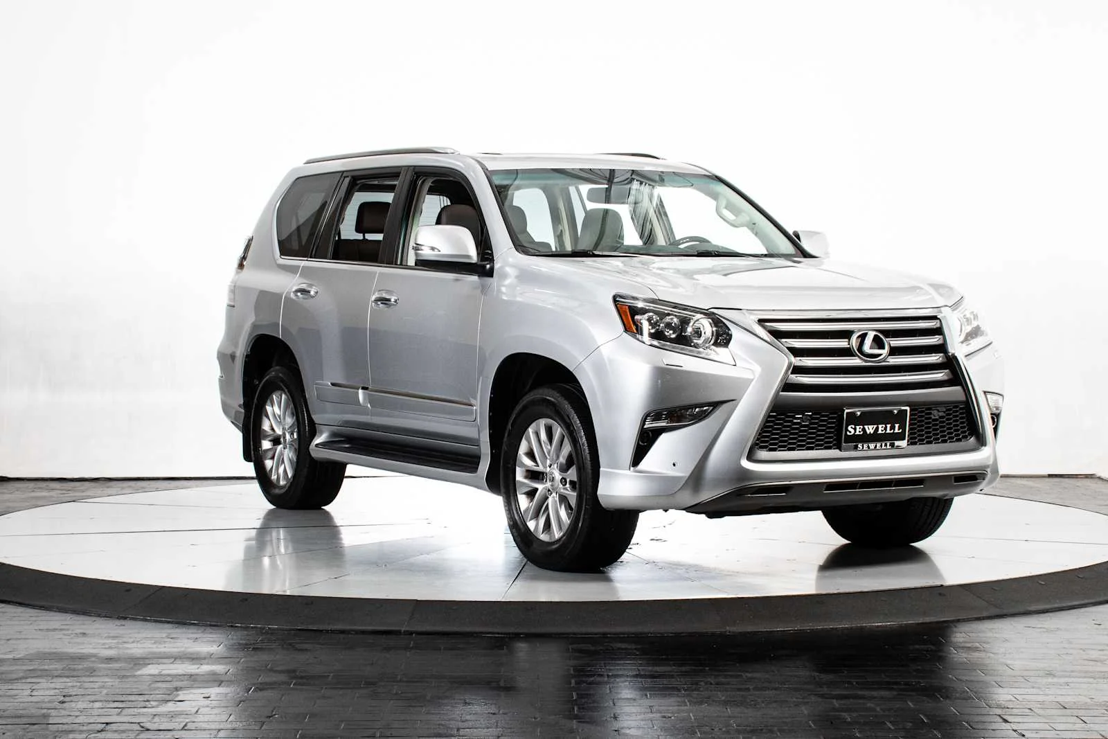 Used 2018 Silver Lining Metallic Lexus Premium image 10