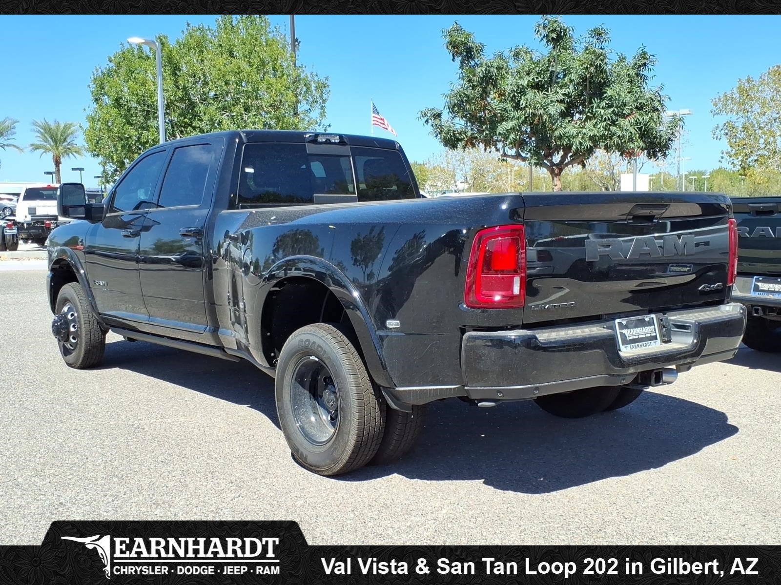 New 2027 Diamond Black Crystal Pearl-Coat Exterior Paint RAM Limited image 3