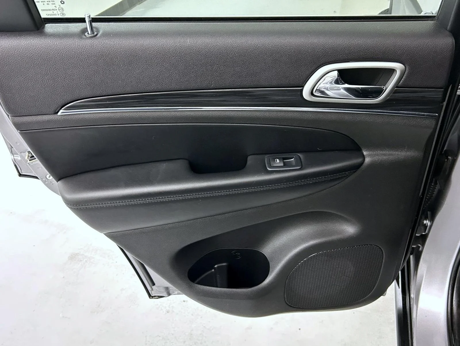 Used 2019 Silver Jeep Limited image 20