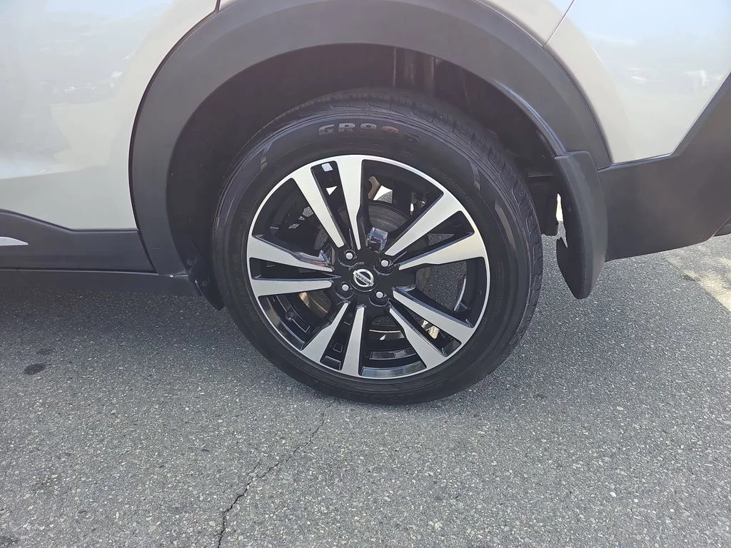 Used 2019 Silver Nissan SR image 30