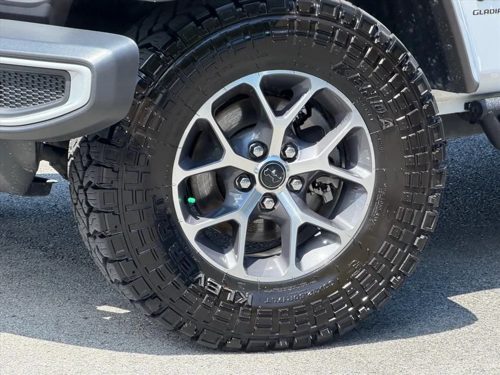 Used 2024 White Jeep Sport S image 29