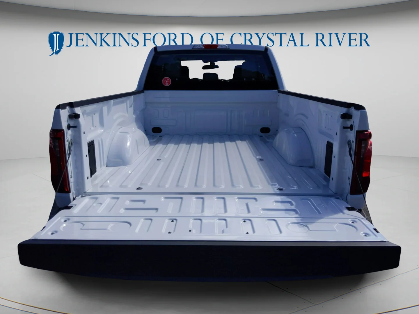 Used 2024 Oxford White Ford XL image 7