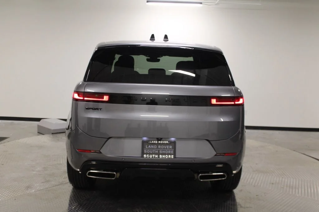 Used 2024  Land Rover Dynamic SE image 6