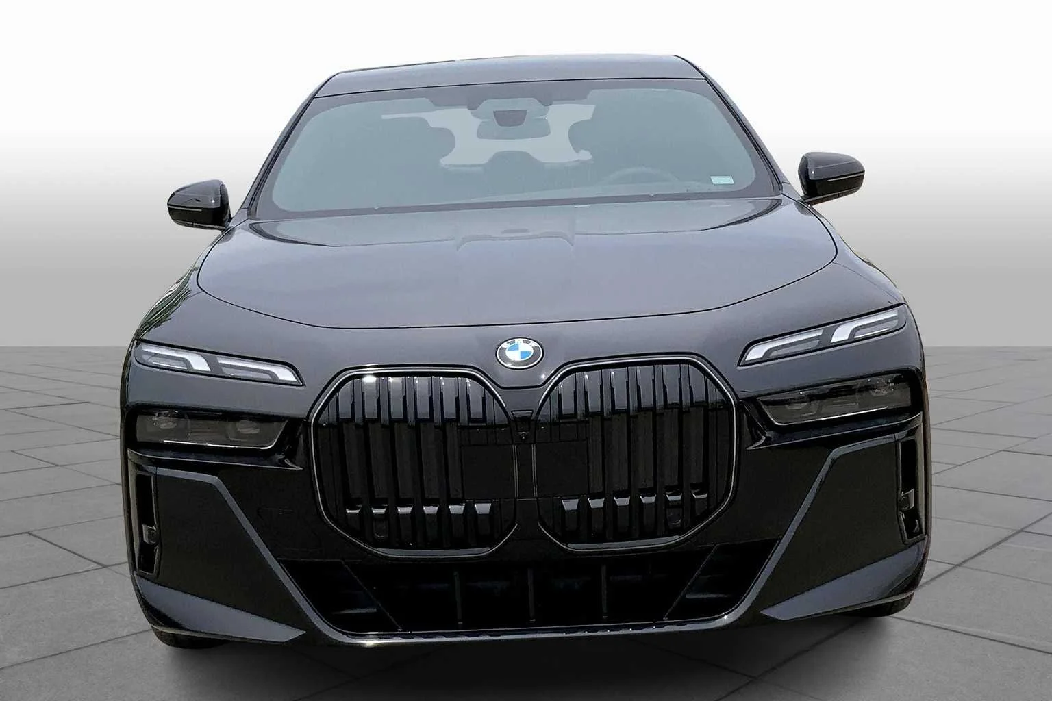 2025 BMW 7 Series 760i - Photo 3