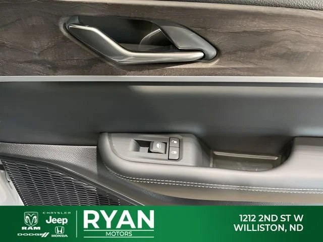 New 2026 White/off-white Jeep Laredo image 43
