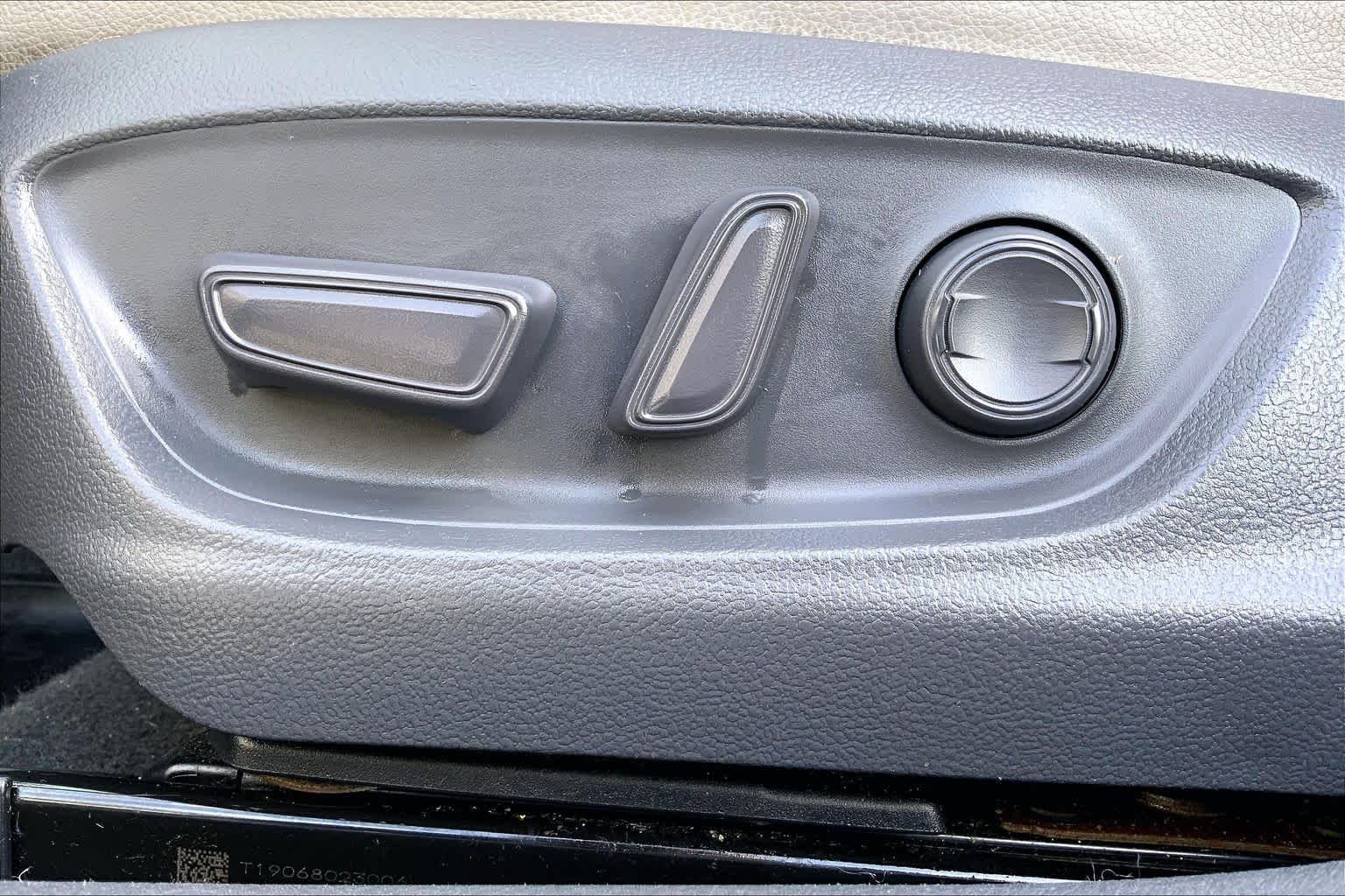 Used 2019 Midnight Black Metallic Toyota SE image 34