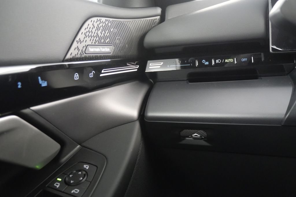 2025 BMW 5 Series 530i - Photo 20