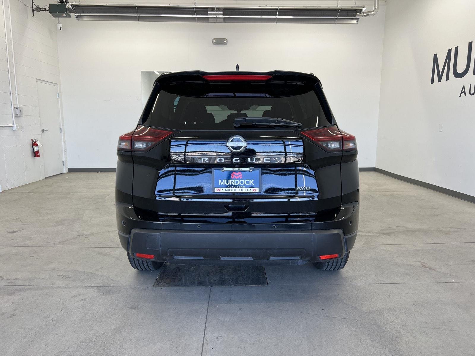 Used 2025 Super Black Nissan SV image 3