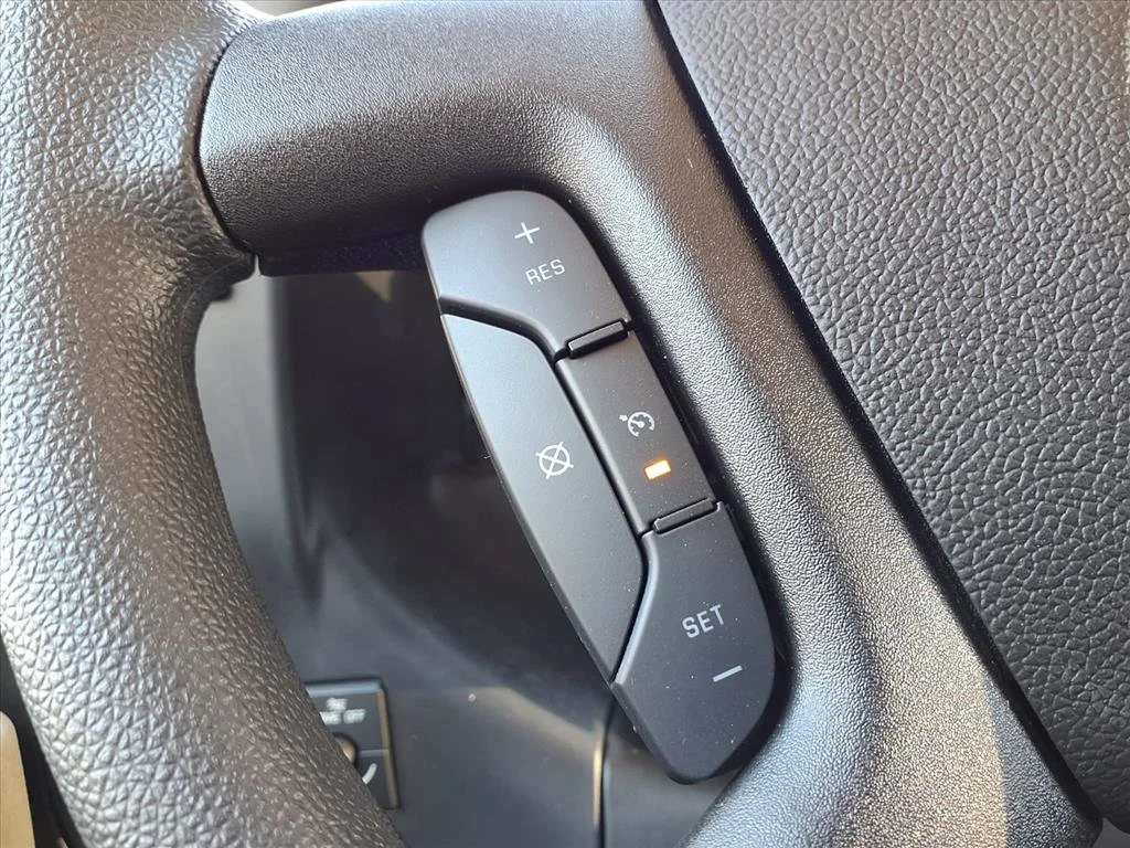 New 2025 Summit White GMC Work Van image 9