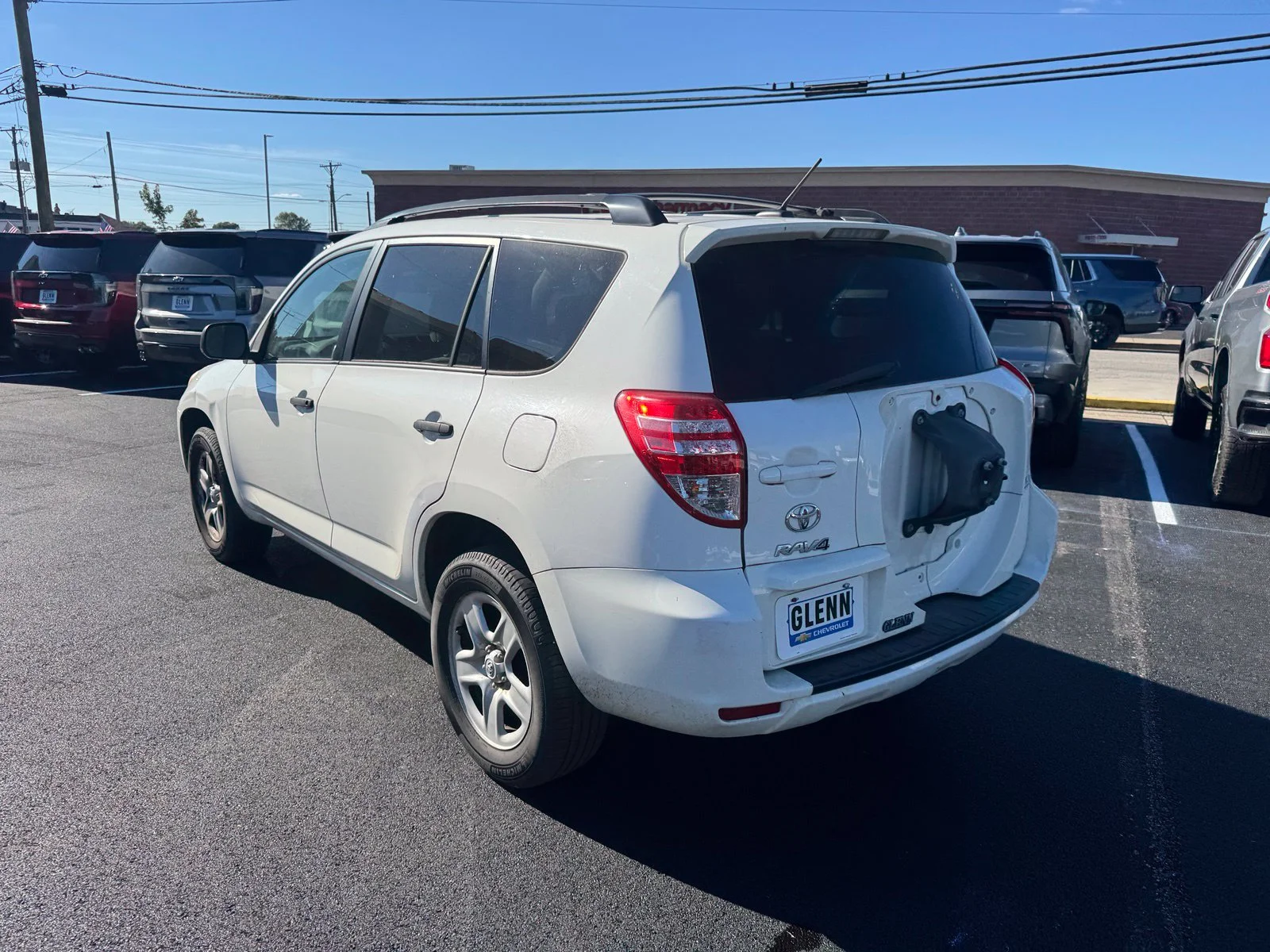 Used 2011 White Toyota Base image 4