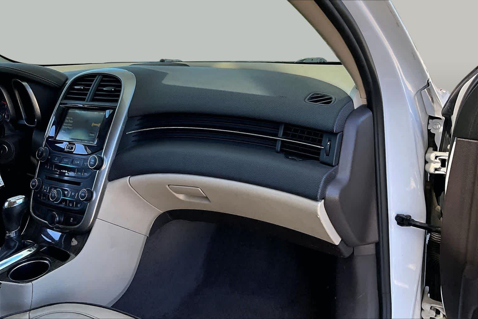 Used 2015 Iridescent Pearl Tricoat Chevrolet LT image 18