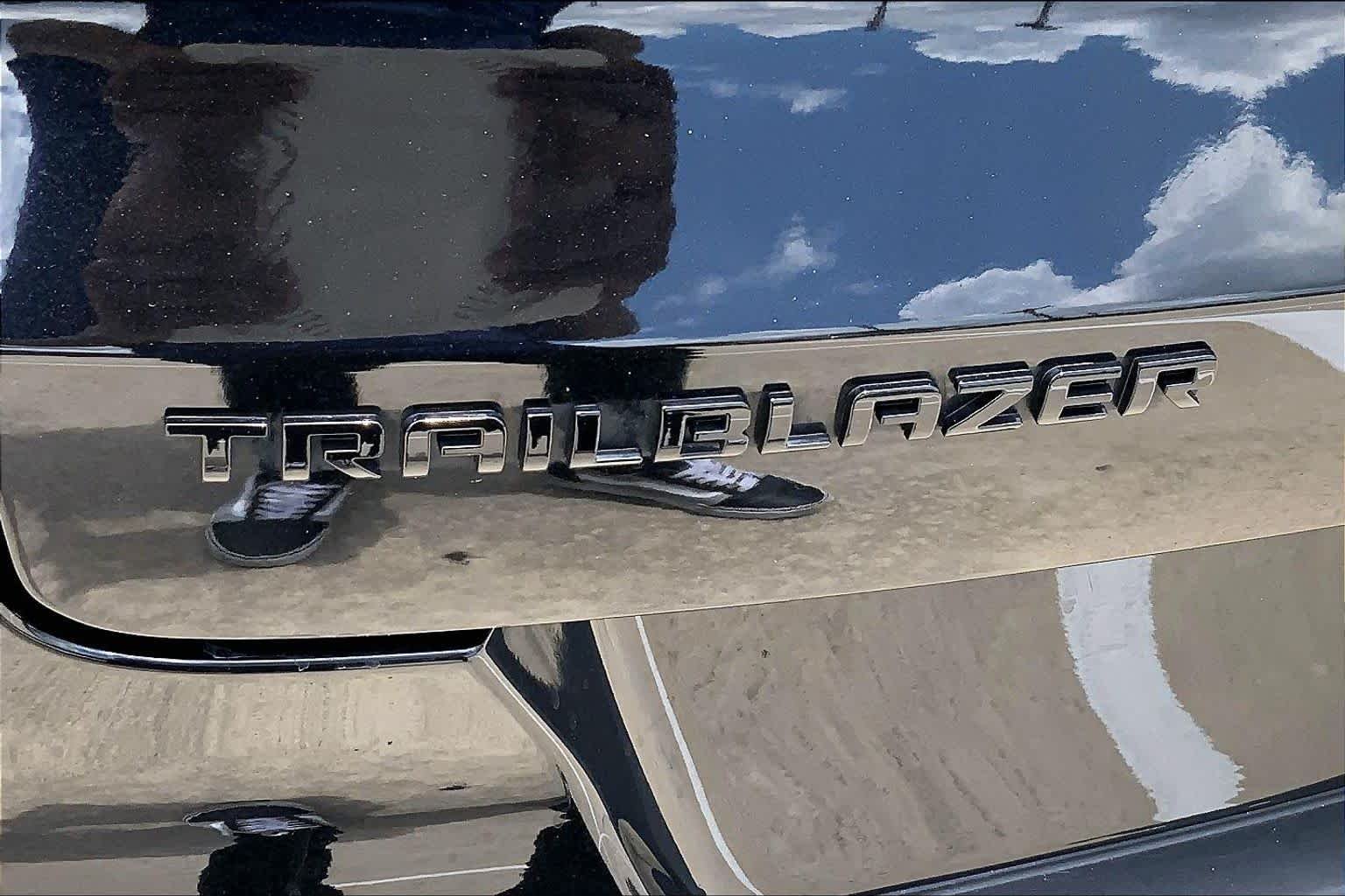 Used 2022 Mosaic Black Metallic Chevrolet RS image 10