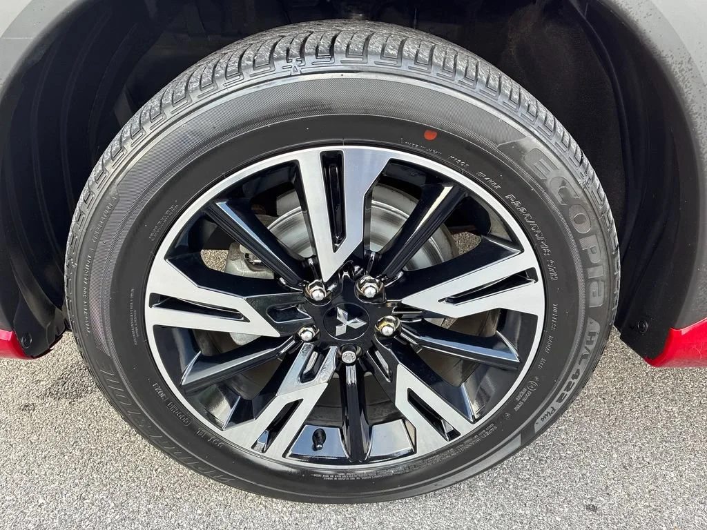 Used 2024  Mitsubishi SE image 42