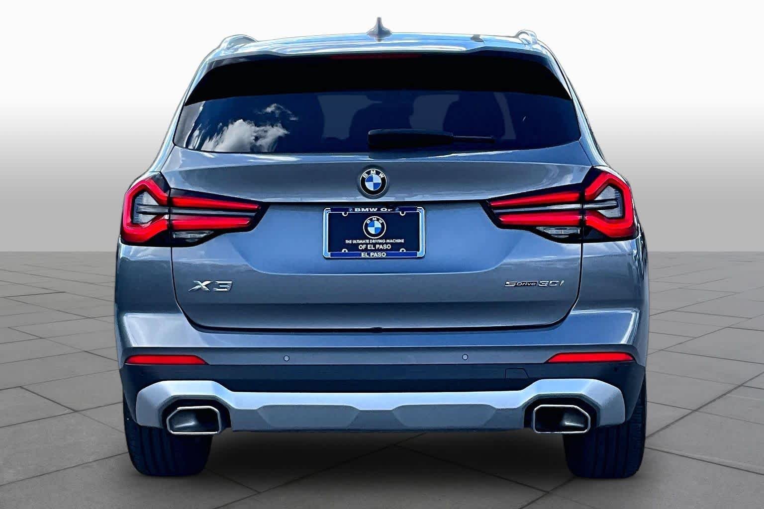 Used 2024 Skyscraper Grey Metallic BMW sDrive30i image 4