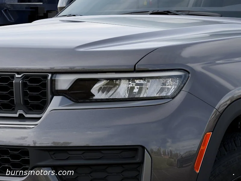 New 2026 Baltic Gray Metallic Clear-Coat Exterior Paint Jeep Laredo Altitude image 10