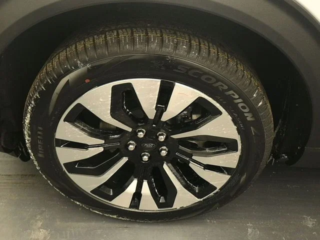 New 2026 Star White Metallic Tri-Coat Ford Platinum™ image 16