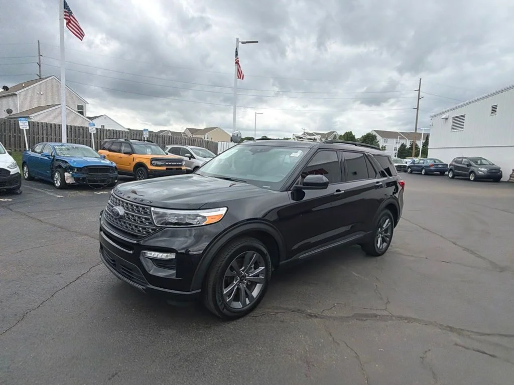 Used 2023 Black Ford XLT image 3