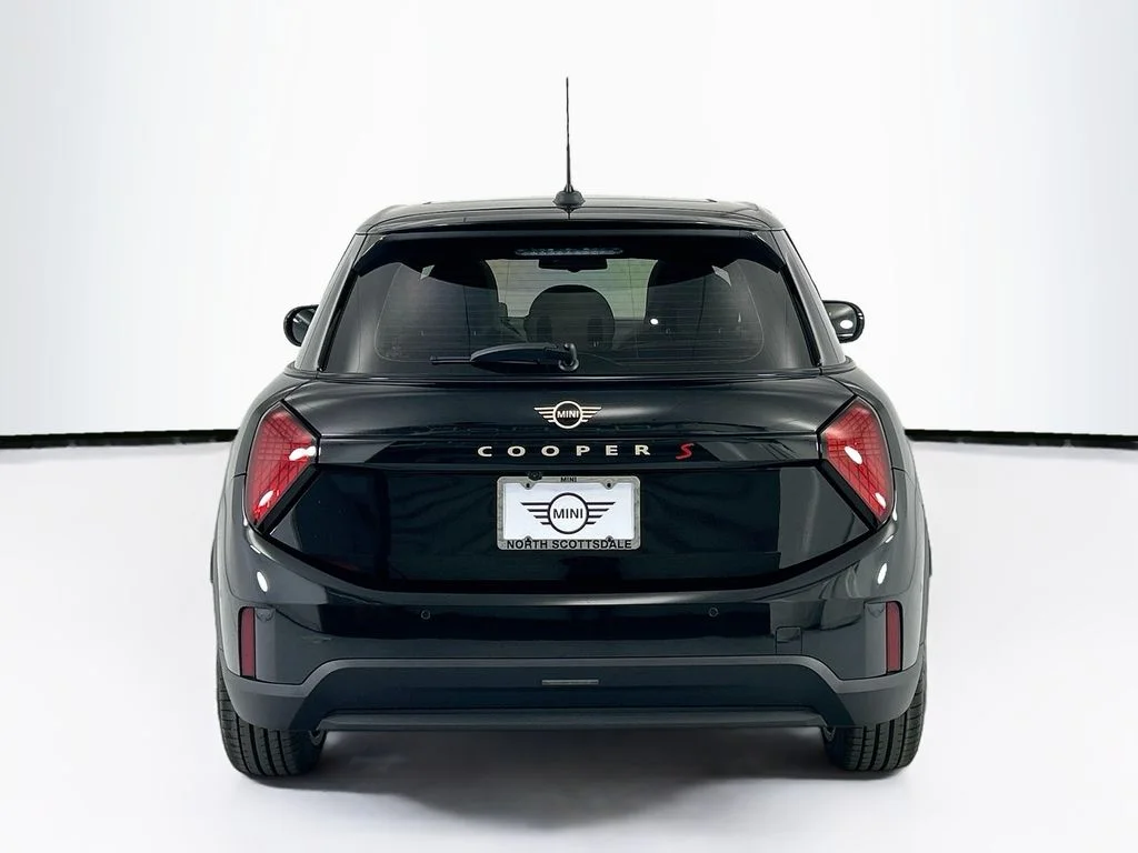 New 2026 Midnight Black II Metallic MINI Signature Plus image 6
